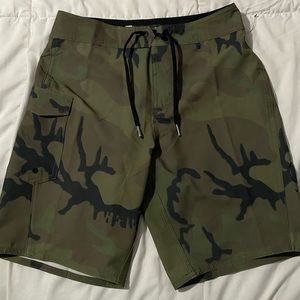 VOLCOM men’s Boardshort-camo design